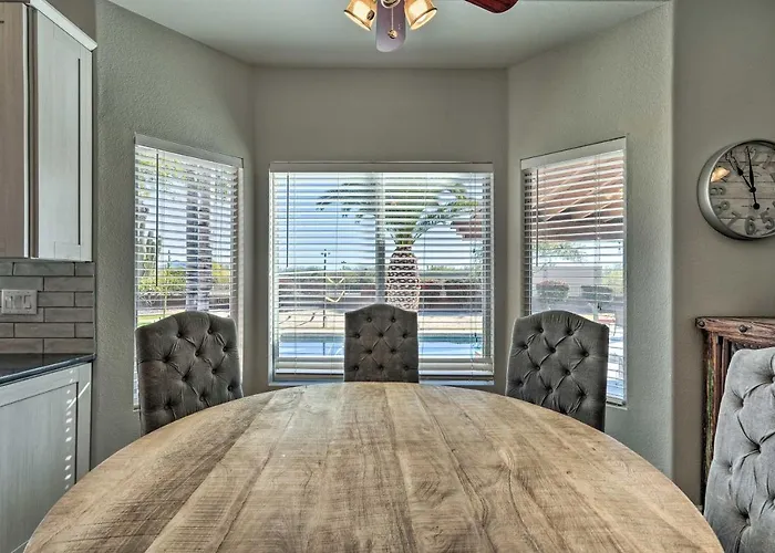 Holiday home Hot Tub, Game Room! North Desert Gem