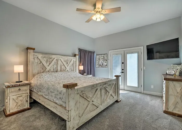 Hot Tub, Game Room! North Desert Gem