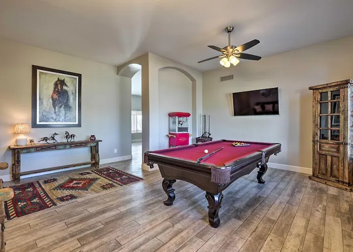 Hot Tub, Game Room! North Desert Gem