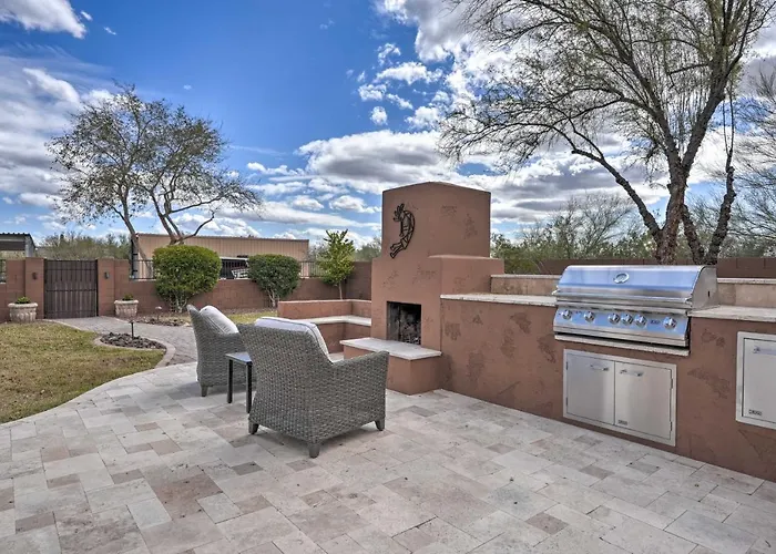 Holiday home Hot Tub, Game Room! North Desert Gem
